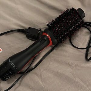 Revlon One Step Volumizing Dryer Brush